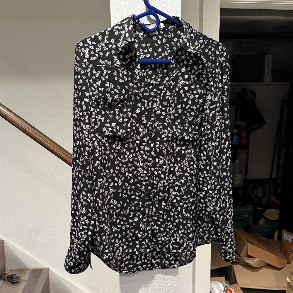 Express Monochrome Floral Button-Up Blouse